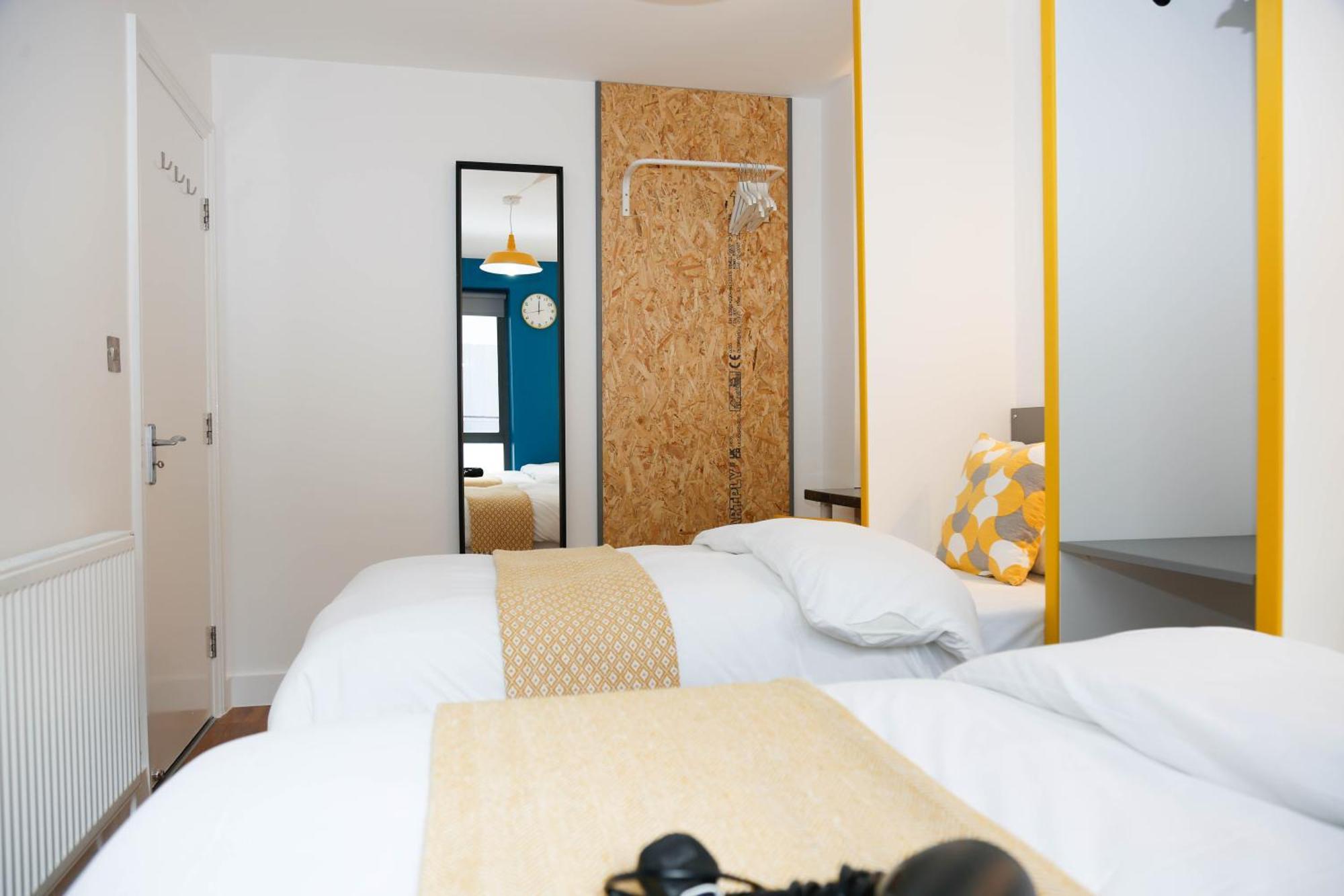 New Luxury Apartments In Central Location Next To Shops, Cafes, Bars & Metro Лондон Екстер'єр фото