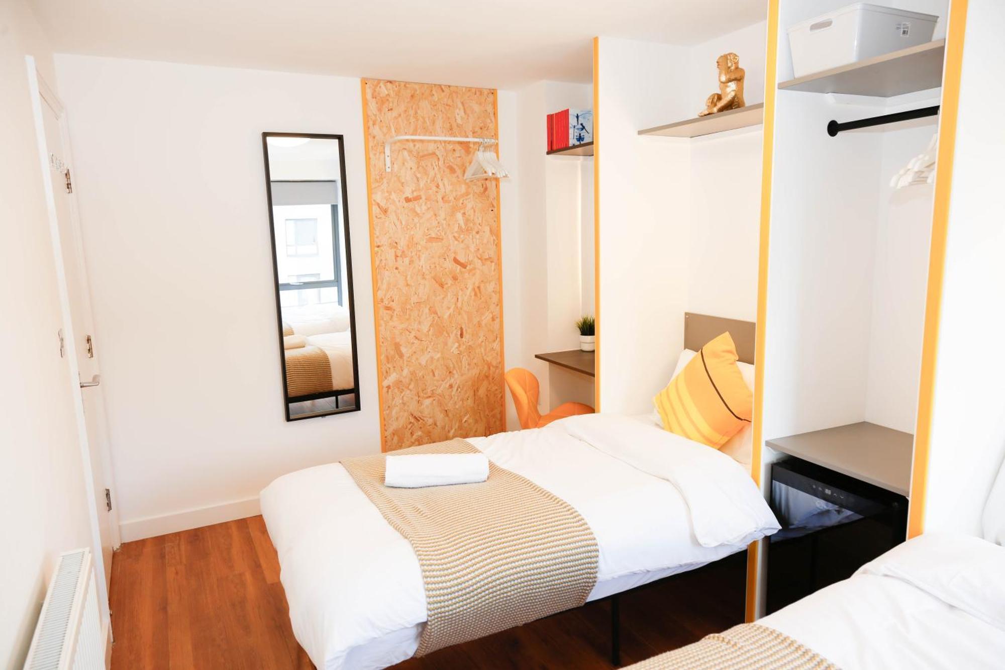 New Luxury Apartments In Central Location Next To Shops, Cafes, Bars & Metro Лондон Екстер'єр фото