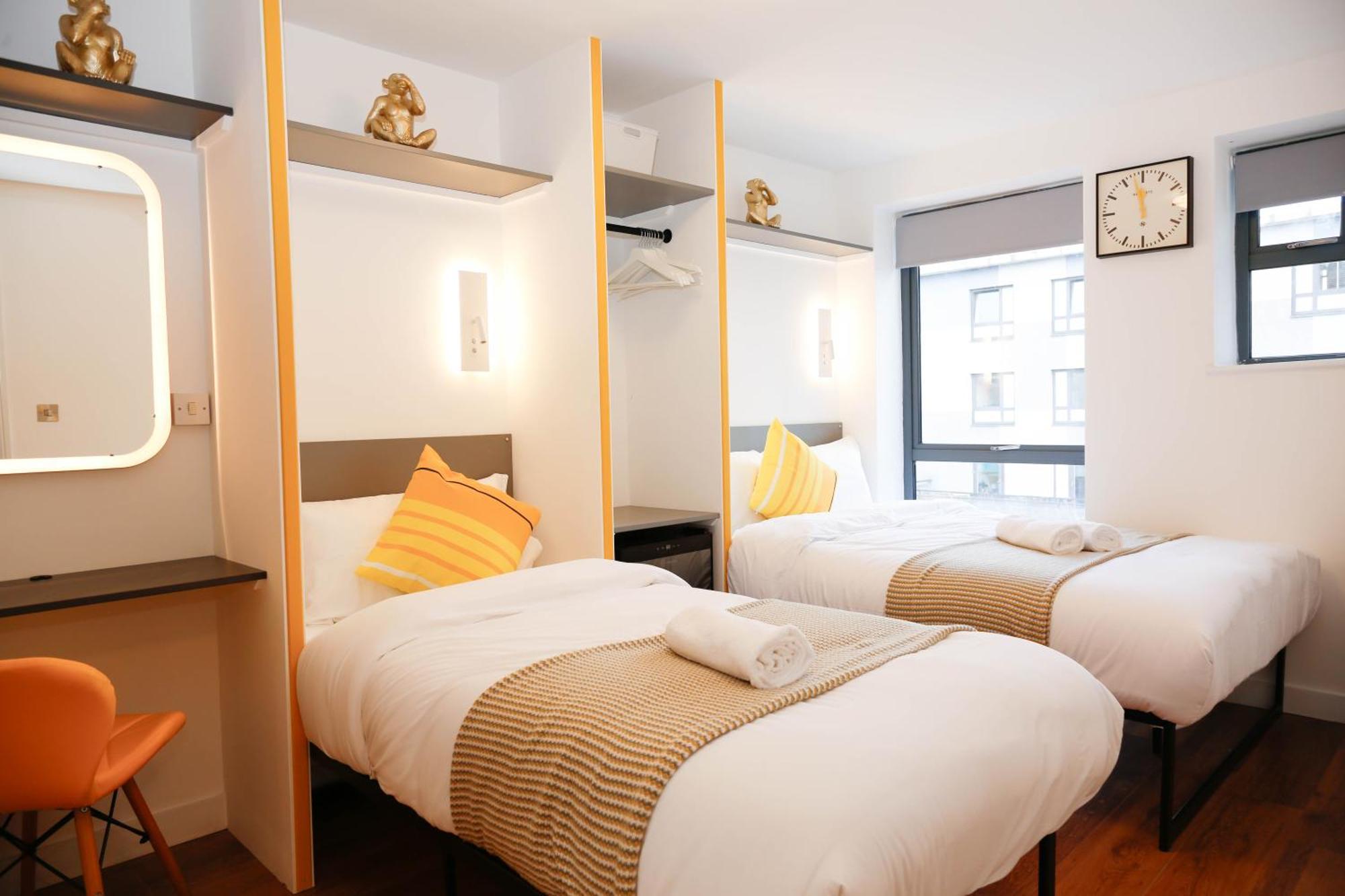 New Luxury Apartments In Central Location Next To Shops, Cafes, Bars & Metro Лондон Екстер'єр фото