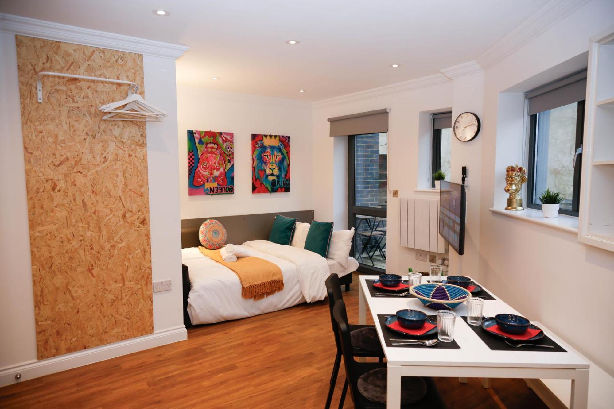 New Luxury Apartments In Central Location Next To Shops, Cafes, Bars & Metro Лондон Екстер'єр фото