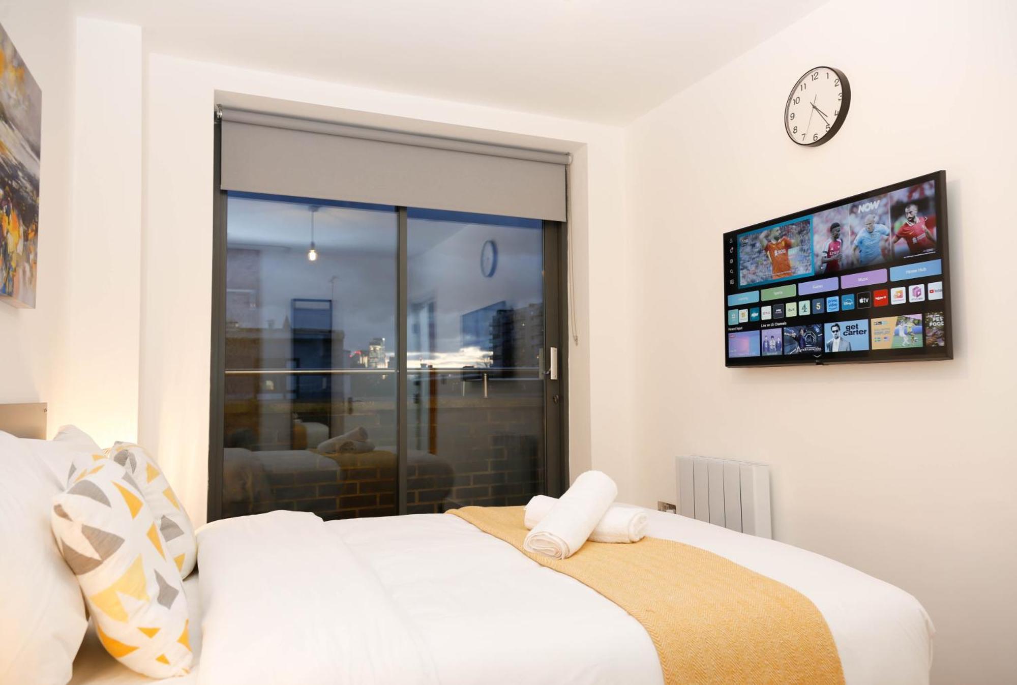 New Luxury Apartments In Central Location Next To Shops, Cafes, Bars & Metro Лондон Екстер'єр фото