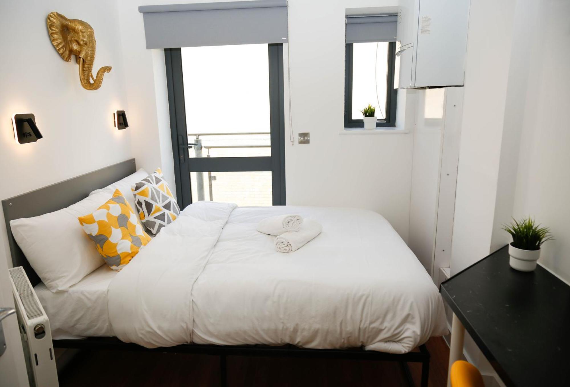 New Luxury Apartments In Central Location Next To Shops, Cafes, Bars & Metro Лондон Екстер'єр фото