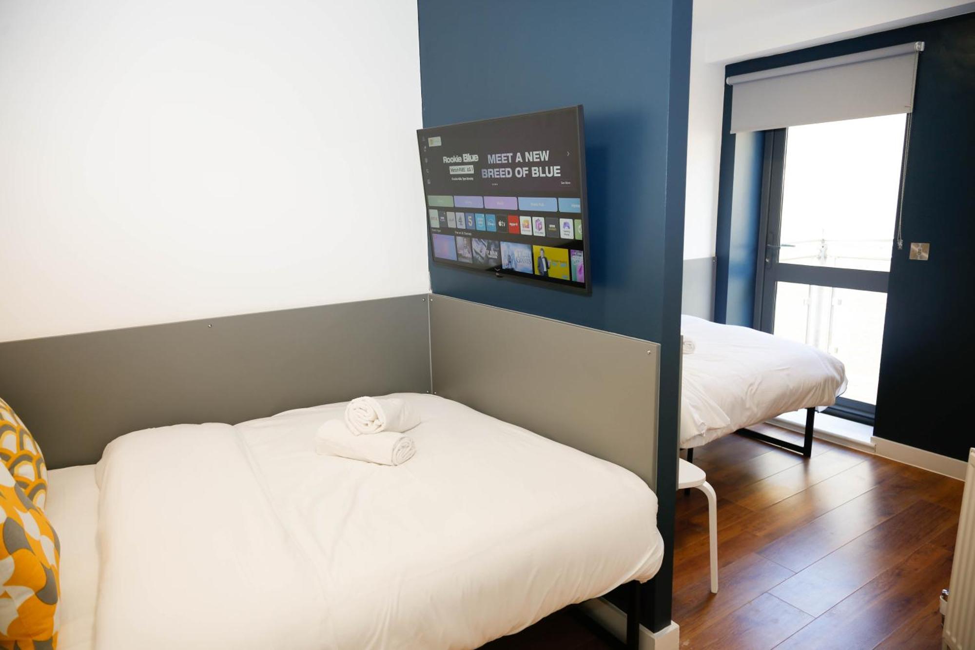 New Luxury Apartments In Central Location Next To Shops, Cafes, Bars & Metro Лондон Екстер'єр фото